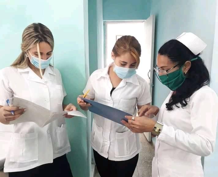 Jóvenes de las Ciencias Médicas de Holguín, de Cuba, que permanecen en la primera línea de combate en la lucha por eliminar un virus que se ha llevado miles de vidas en el mundo.